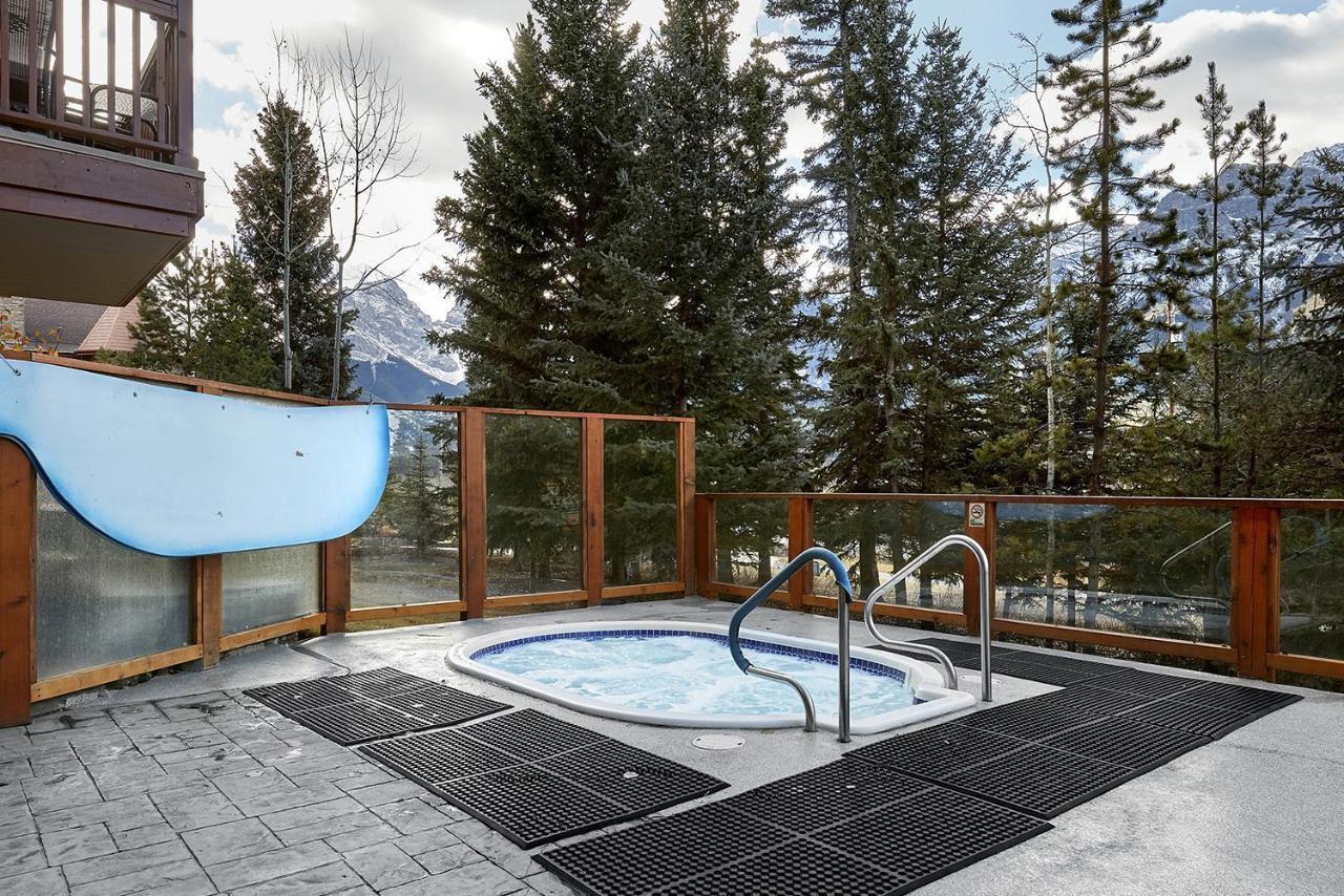 Mountain View Escape With Open Hot Tub, Views!! Villa Canmore Bagian luar foto